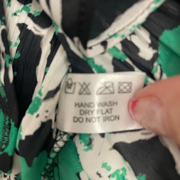 Violet & Claire Black/Green Floral Blouse Pleated With Ruffles 3/4 Sleeves Sz S - Picture 6 of 15